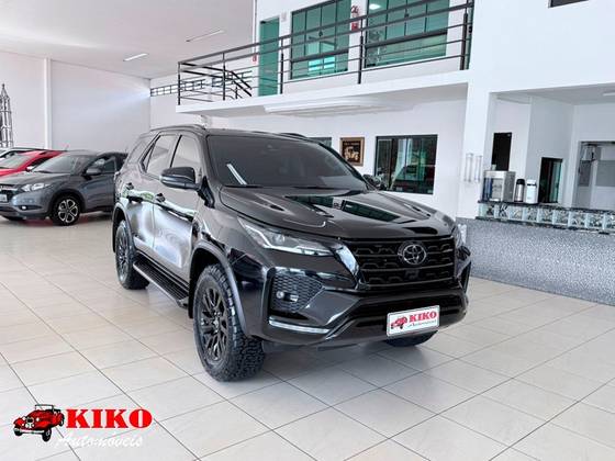 TOYOTA HILUX 2.8 D-4D TURBO DIESEL CD SRX 4X4 AUTOMÁTICO TOYOTA HILUX 2.8 D-4D TURBO DIESEL CD SRX 4X4 AUTOMÁTICO